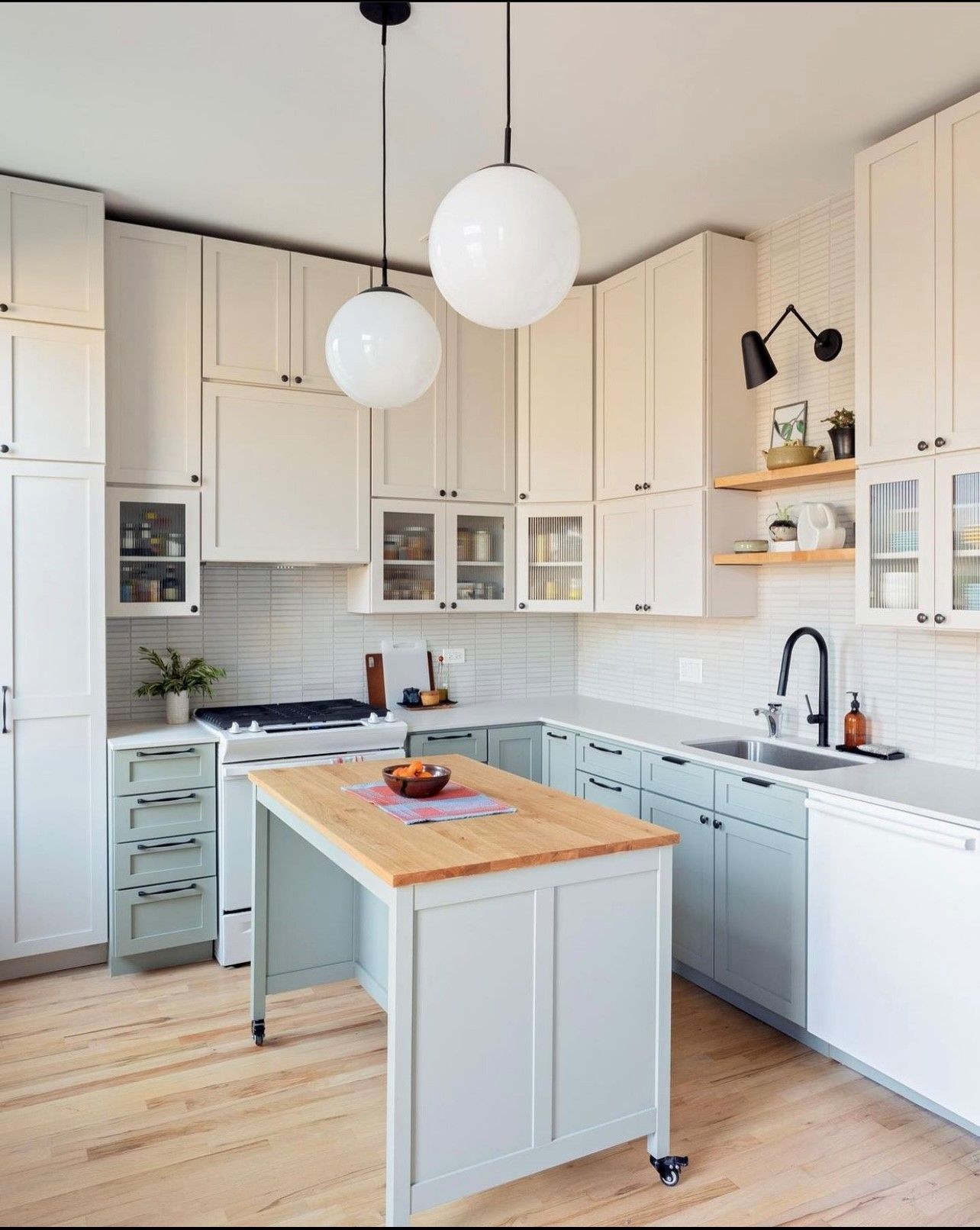 Glenwood Avenue interior view 3